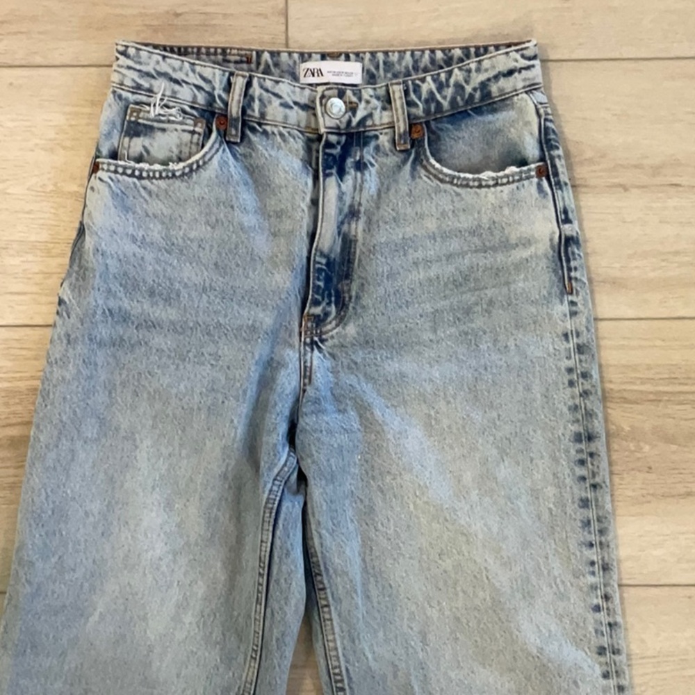 Zara Women's Light Wash Blue Jeans